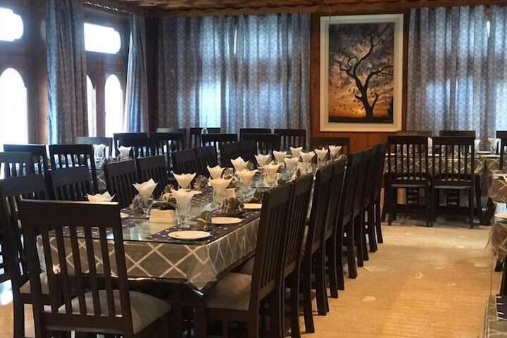 Dining 4 of 8
