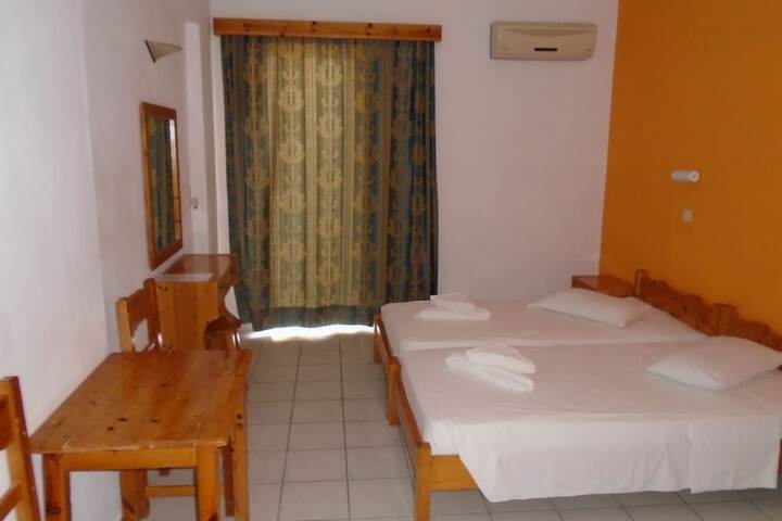 Room 10 of 70
