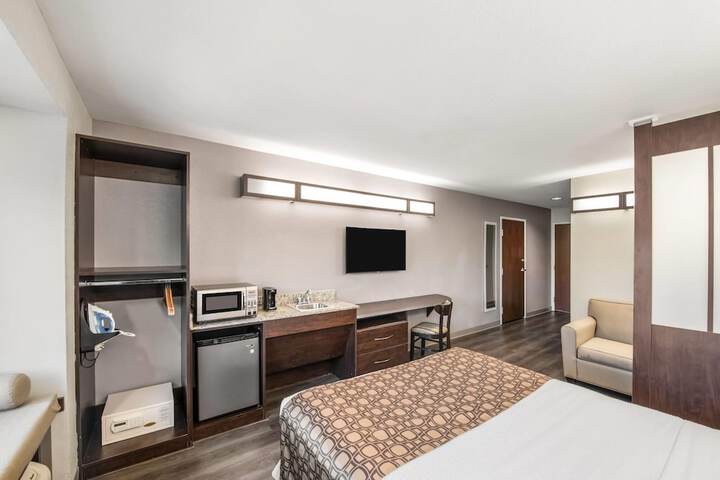 Room 28 of 51