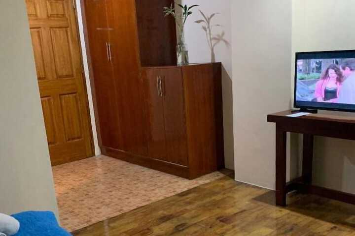 Room 9 of 16