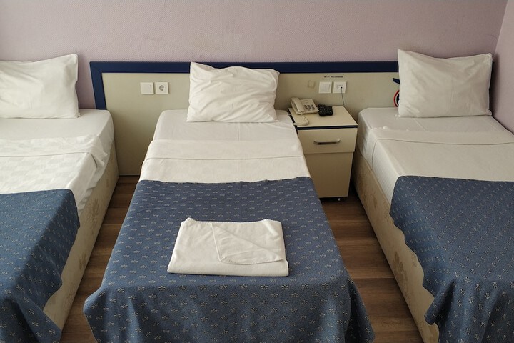 Room 6 of 39