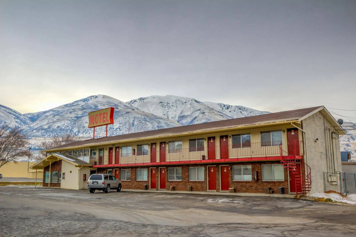 Exterior of Galaxie Motel