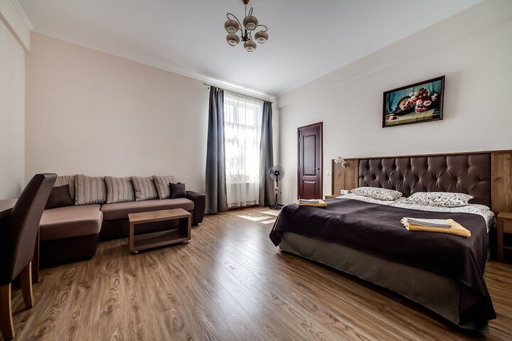 Room 4 of 25