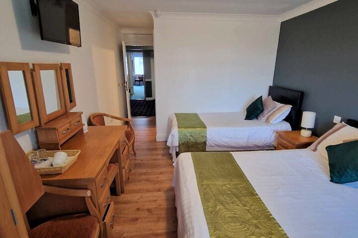 Room 8 of 28