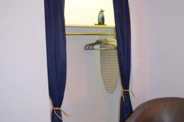 Room 4 of 10