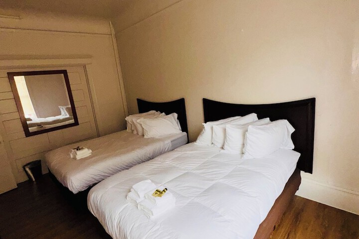 Room 6 of 22