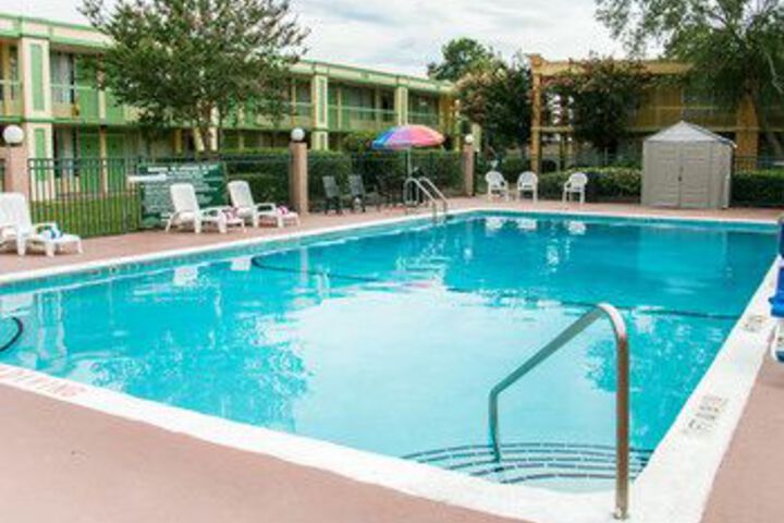 Pool 93 of 109