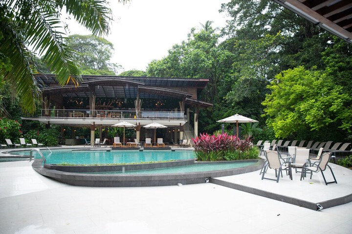 Pools & Facilities