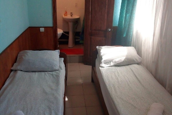 Room 11 of 16