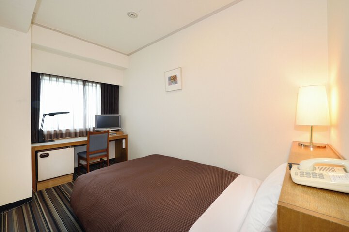 Room 12 of 32