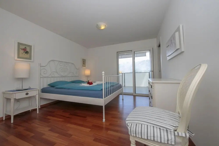 Room 3 of 13