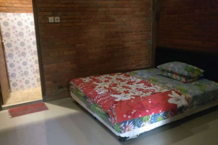 Room 8 of 34