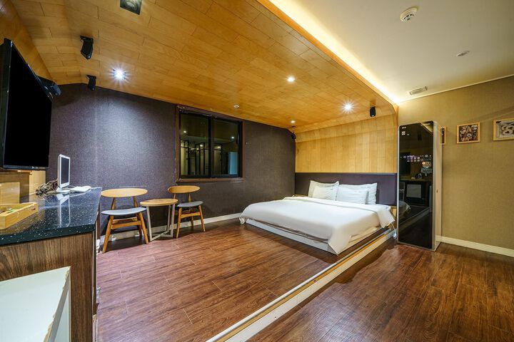 Room 18 of 36