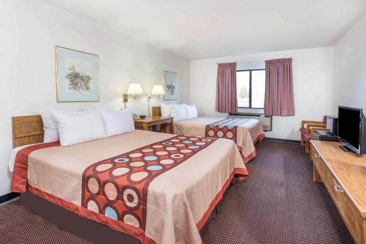 1 Queen Bed (17 of 18)