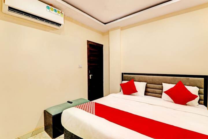 Room 6 of 10