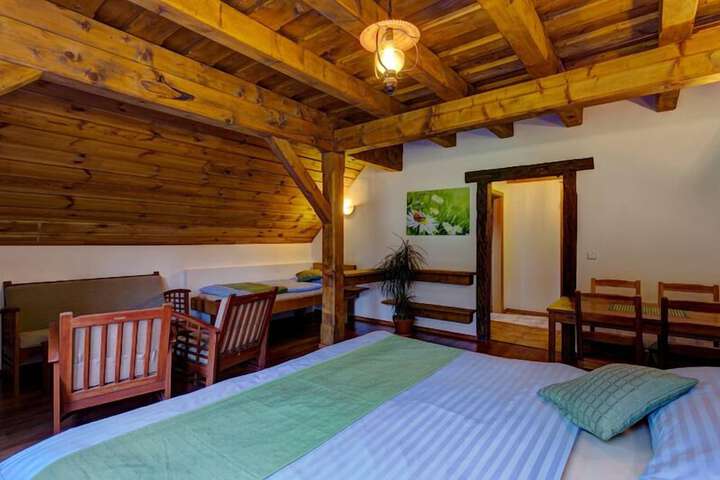 Room 10 of 60