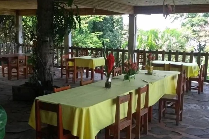 Dining 18 of 43