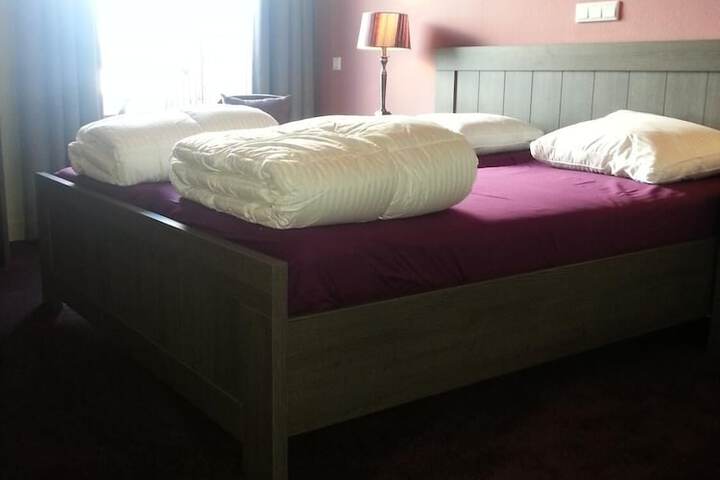 Room 7 of 37