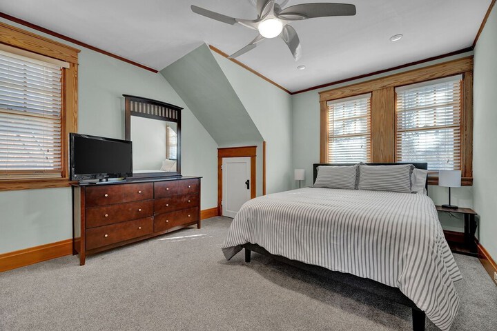 Room 2 of 38