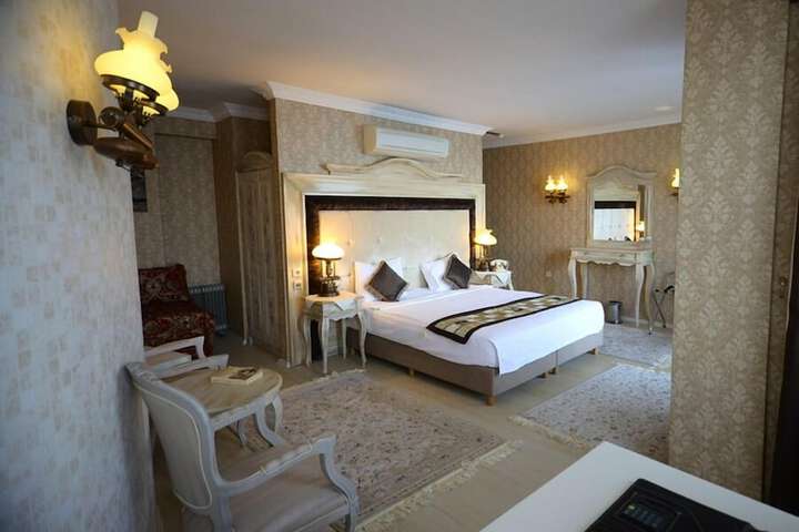 Room 11 of 23