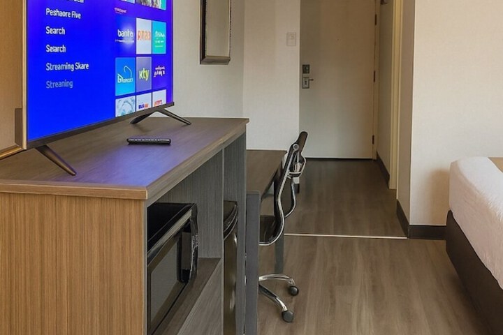 Room 13 of 34
