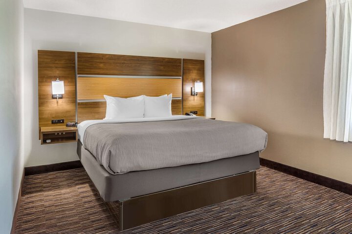 1 King Bed (9 of 15)