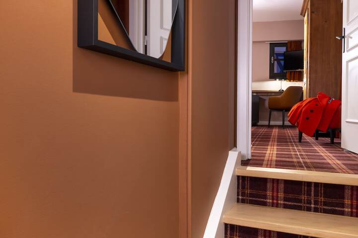 Room 28 of 100