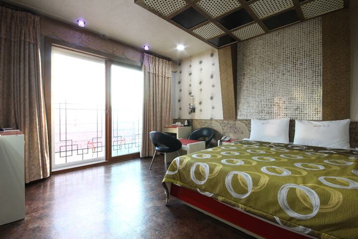 Room 26 of 27