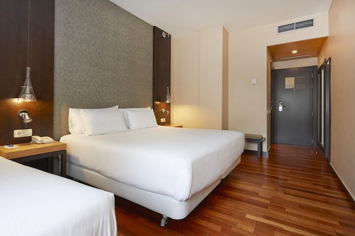 Room 13 of 28