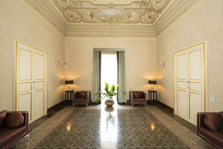 Ballroom/Hall 97 of 116