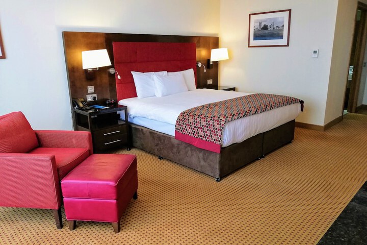 Room 10 of 43
