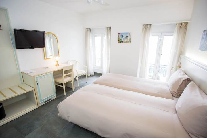 Room 32 of 63