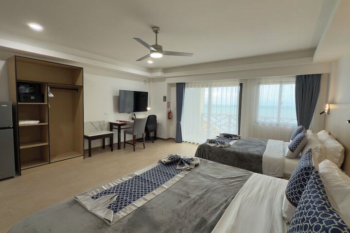 Room 93 of 272