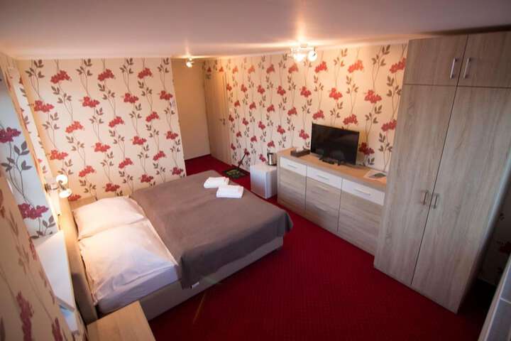 Room 10 of 34
