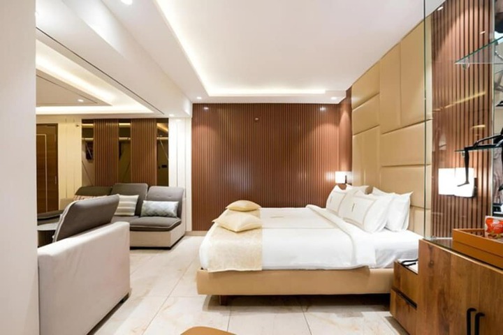 Room 13 of 27