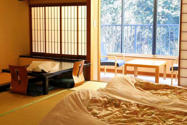 Room 8 of 70