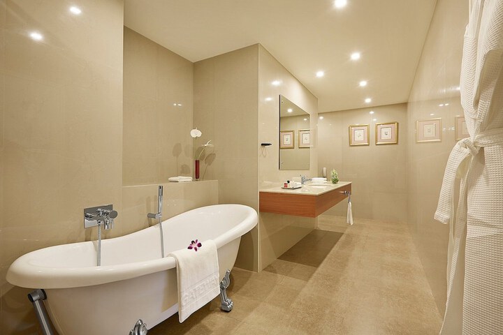 Room 9 of 21