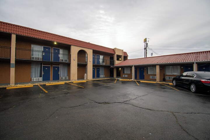 Hotel 12 of 12