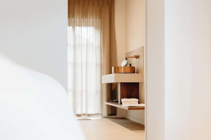 Room 47 of 96