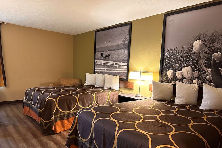 2 Queen Beds (15 of 18)