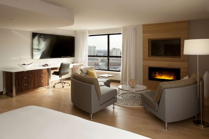 Room 10 of 80