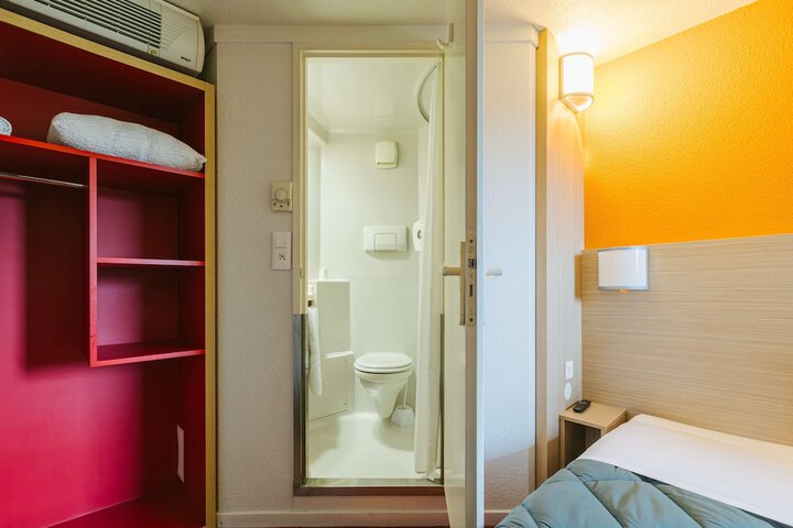 Room 20 of 44