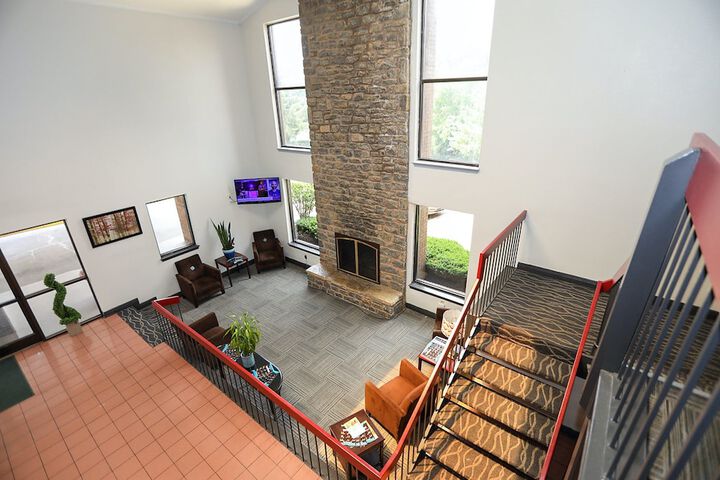 Lobby lounge