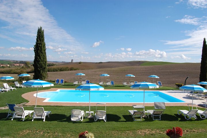 Pool 32 of 45