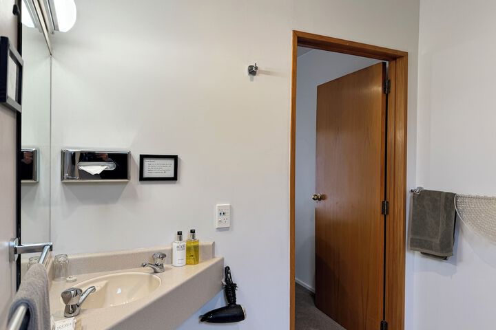 Room 43 of 61