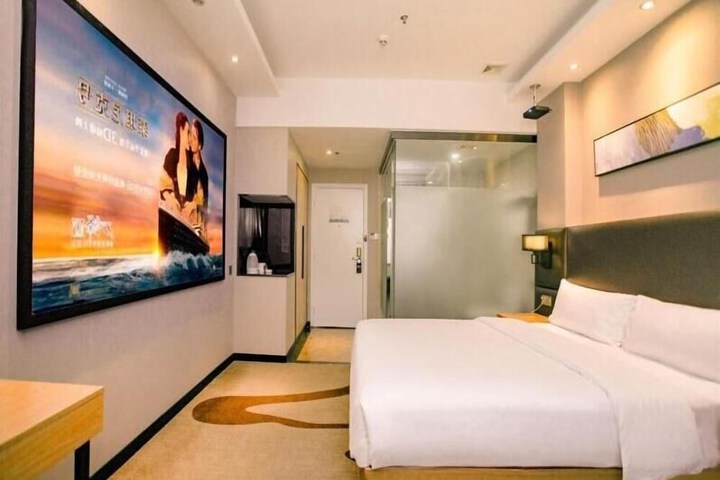 Room 17 of 52