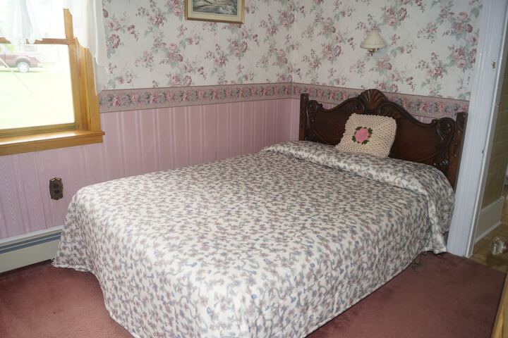 Room 3 of 84