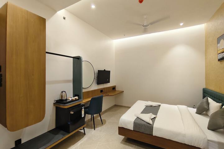 Room 9 of 34