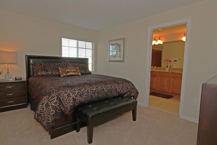 Room 7 of 33