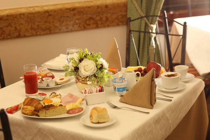 Breakfast/Coffee Service 54 of 100